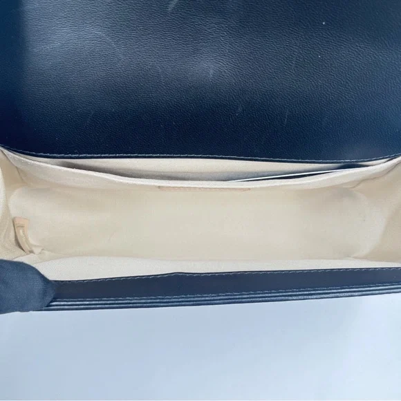 CHANEL Boy CHANEL Medium Flap Bag Black Quilted Lambskin - Picture 13 of 16